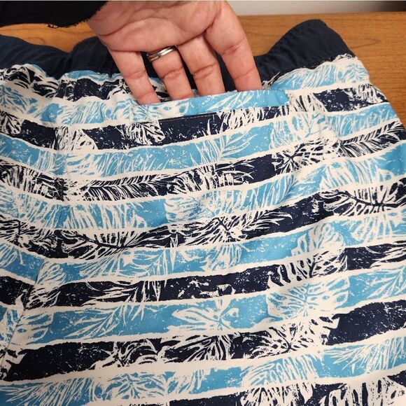 NWT Bass Pro Shops XL blue and palm leaf swim trunks. - Picture 6 of 7